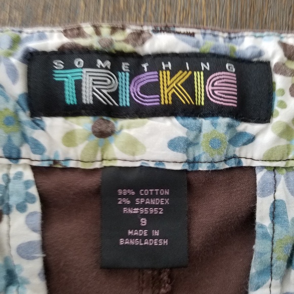 Something Trickie khaki bermuda style shorts - Picture 2 of 3